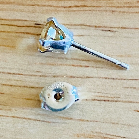 Vintage One Carat TW Citrine Princess Cut Sterling 60’s Solitaire Earrings - Picture 3 of 5